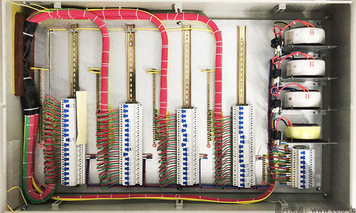 呼和浩特地铁1号线配电箱安装使用圣元环形变压器